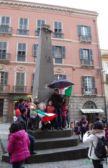 Cagliari, Piazza Martiri, manifestazione spontanea per l'Unità d'Italia (2011)