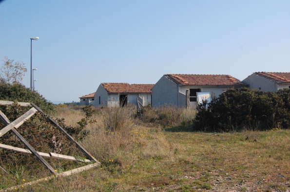 S. Anna Arresi, Porto Pino, complesso abusivo (prima della demolizione)