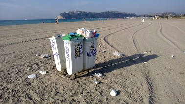 Cagliari, Poetto, cestini e rifiuti